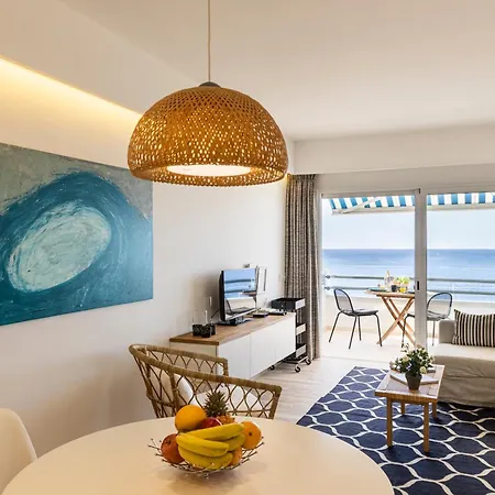 Stunning Sea View דירה אדחה